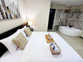EcuSuites - Emporium con Jacuzzi vista al Río